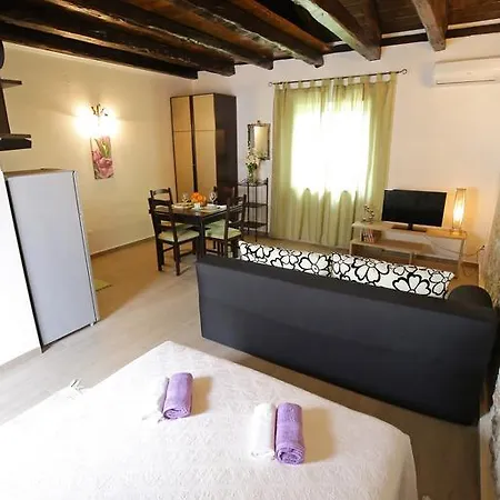 Pensionat Peros 3*